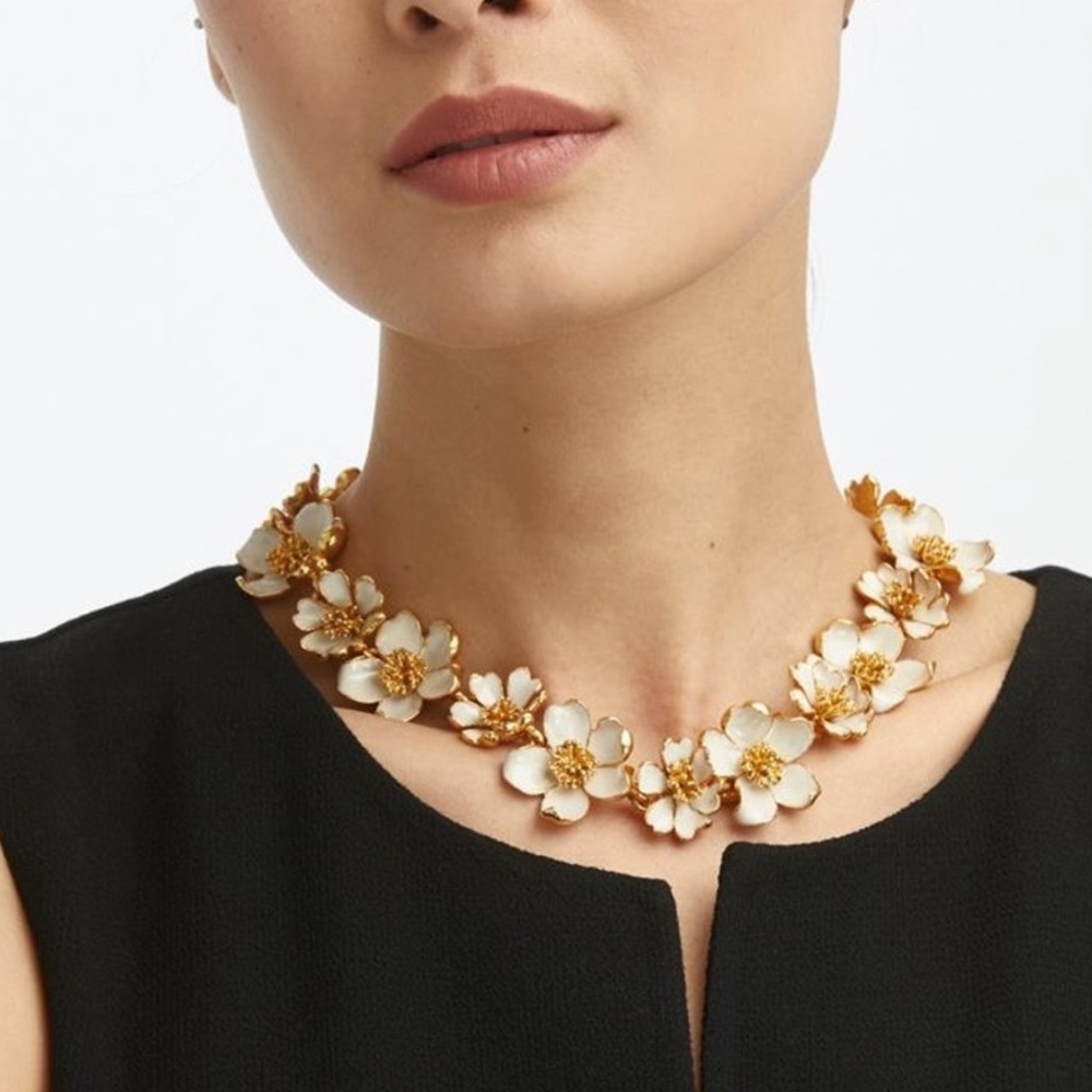 Oscar de la Renta Gardenia Statement Necklace White